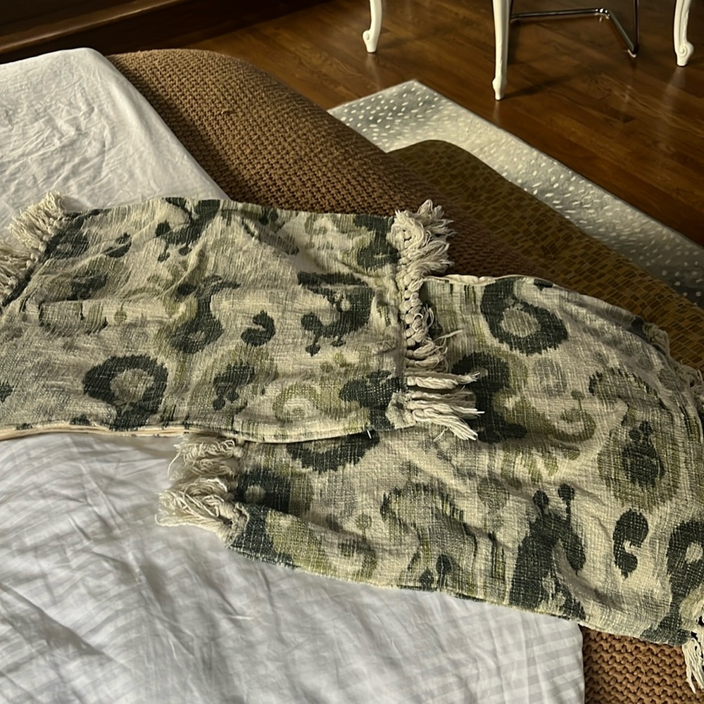 PAIR OF EURO PILLOW CASES